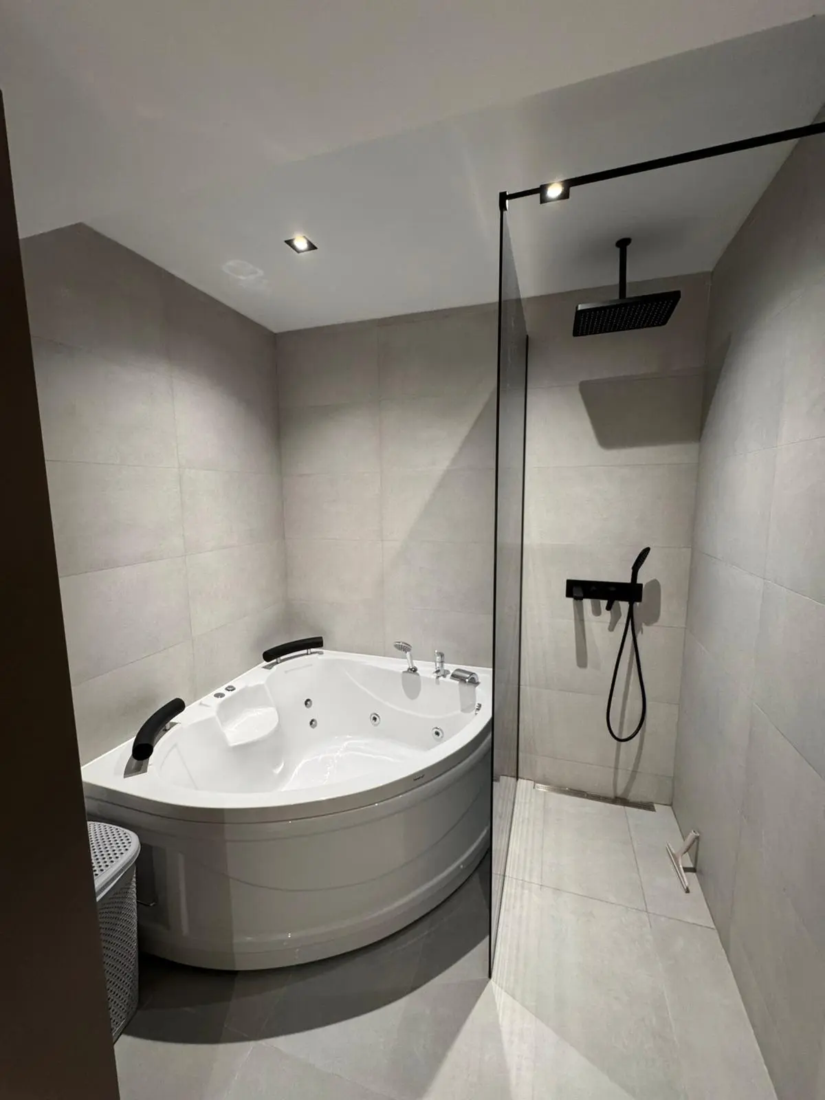 Jacuzzi bathroom